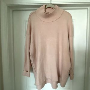 Womens Free People pink sweater Lg.